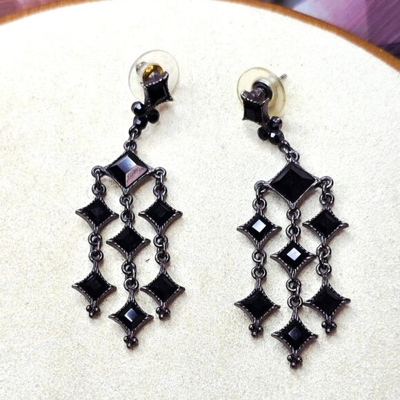 🔥$5/$25 Carol Collection Black Chandelier Faceted Post Earrings - Picture 6 of 10